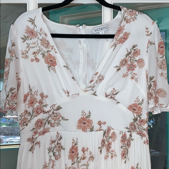 Showpo White Floral Maxi Dress - Picture 2 of 10